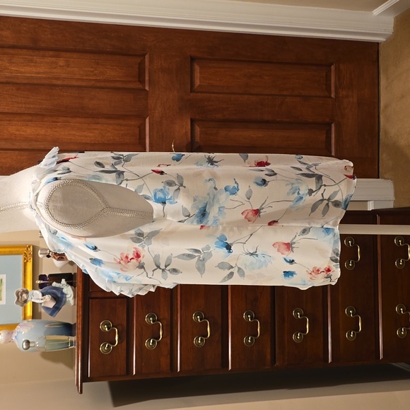 Pretty ruffled blouse - Picture 3 of 5